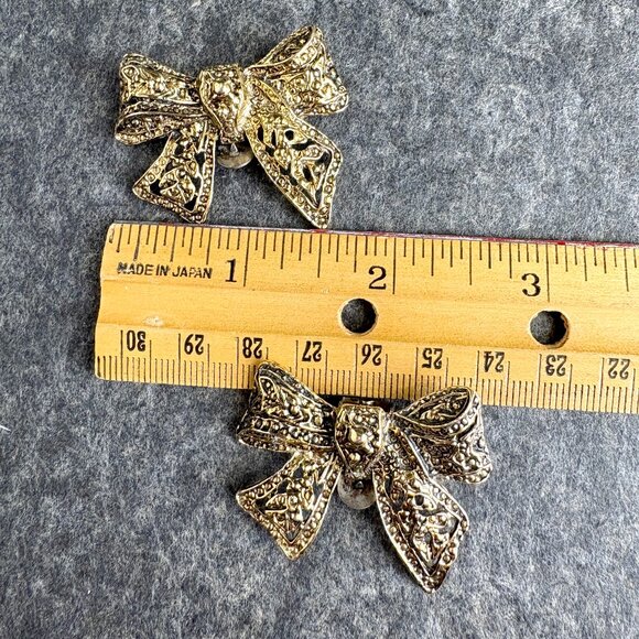 Goldtone bows S.G.D'or dress clips - vintage 60s jewelry - Picture 7 of 7